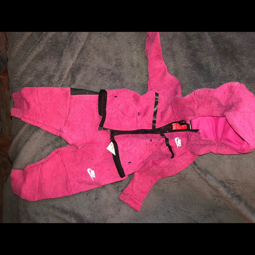 Nike Tech Suit